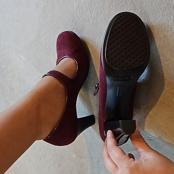Brand New Aerosoles Burgundy suede heels with strap - Picture 3 of 6